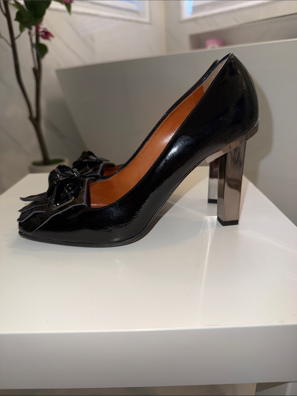 Beautiful Lanvin Black Patent Square Toe Fringe Metal Pump - Picture 2 of 13